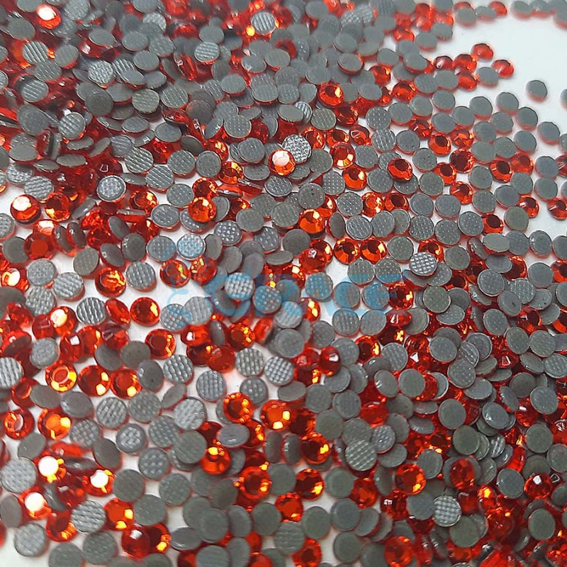 Алмазные стразы (OzdA10str) 2,6 - 2,8 мм., цвет: красный