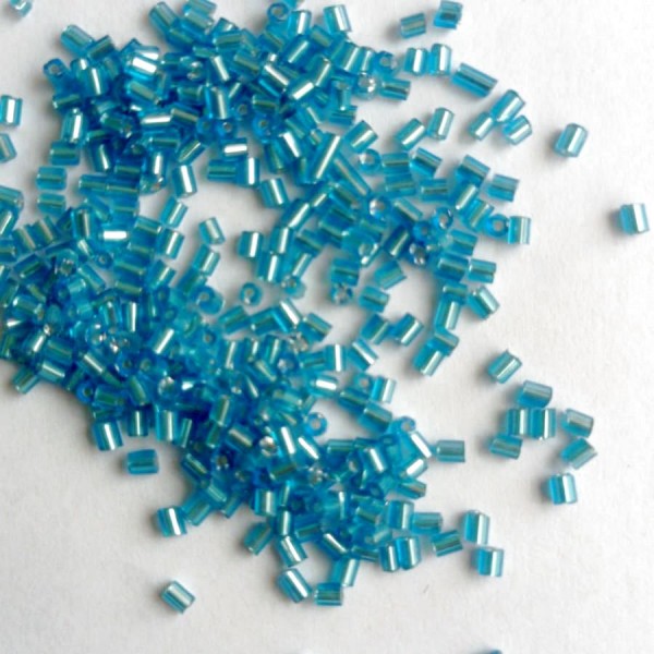 Бисер рубчик 3 мм. (цвет: голубой 8r)