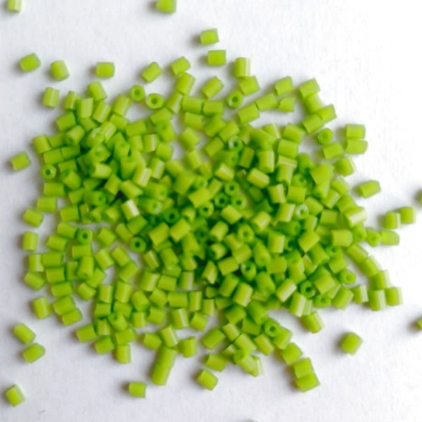 Бисер рубчик 3 мм. (цвет: зеленый 32r)