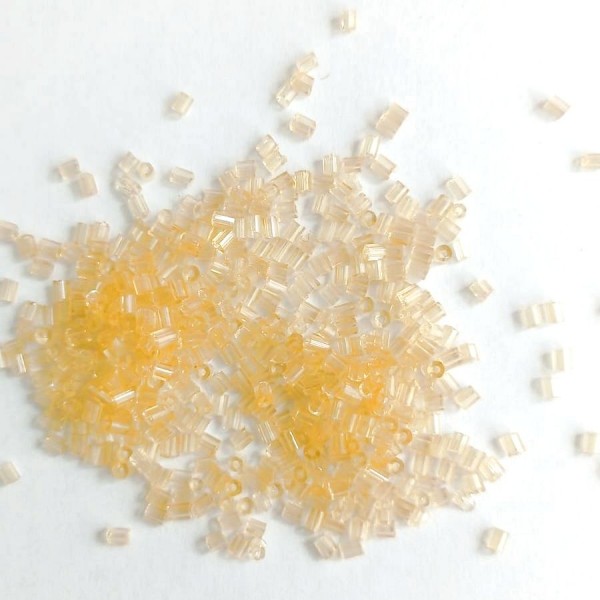 Бисер рубчик 3 мм. (цвет: желтый 24r)