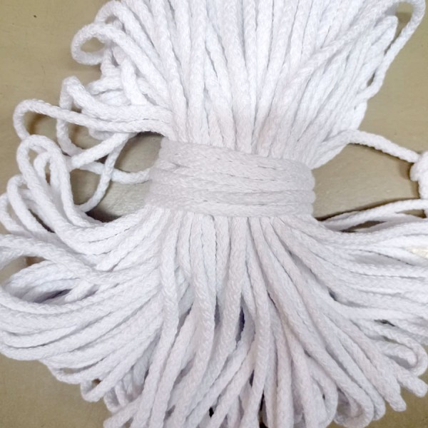 Шнур для одежды 4 мм., белый