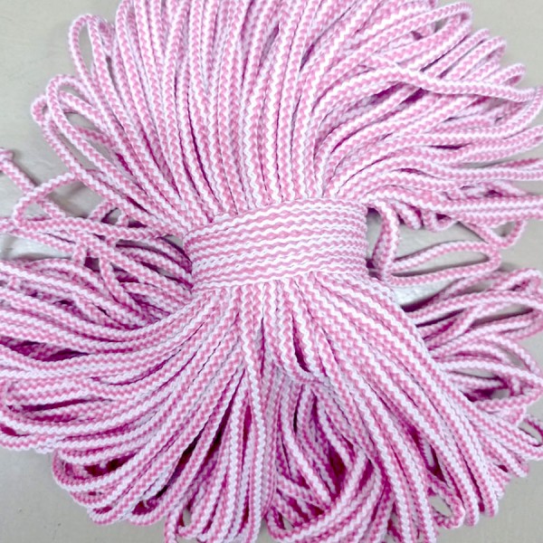 Шнур для одежды 4 мм., бело-розовый