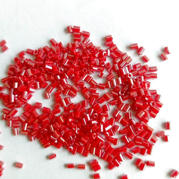 Бисер рубчик 3 мм. (цвет: красный 26r2)