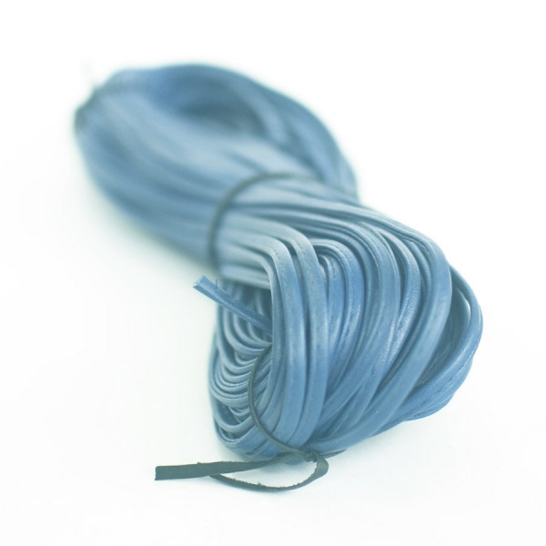 Кожаный шнур плоский 3.5 мм., голубой