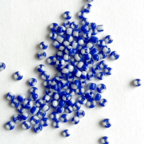 Бисер круглый 2 мм. (цвет: бело-синий 2)