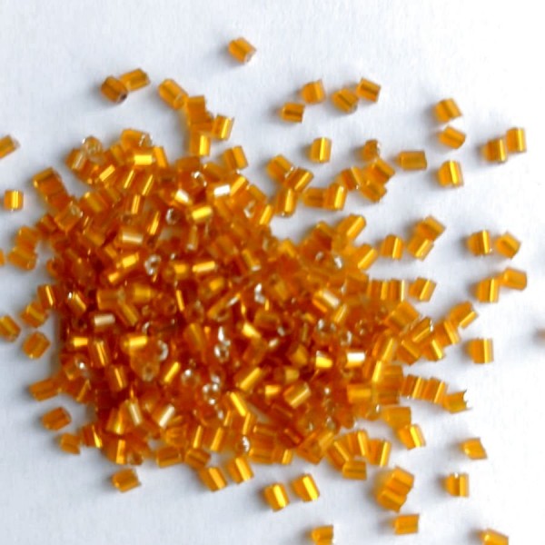 Бисер рубчик 3 мм. (цвет: оранжевый 22r)