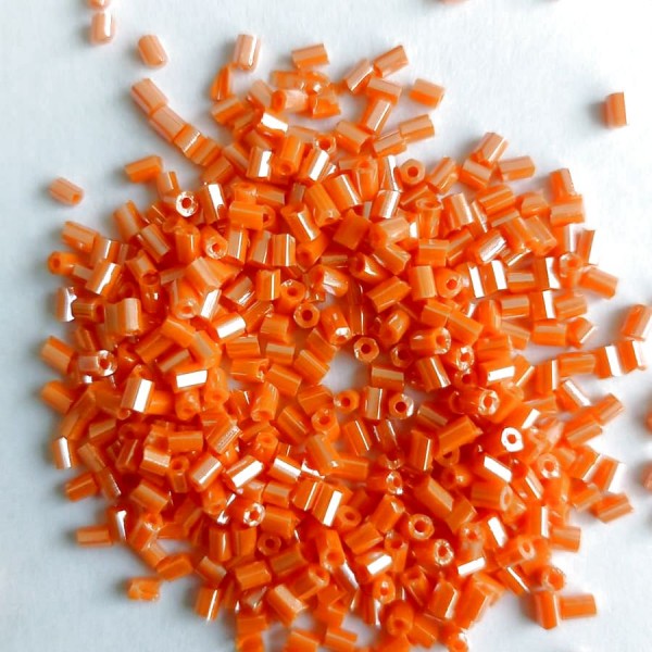 Бисер рубчик 3 мм. (цвет: оранжевый 28r)