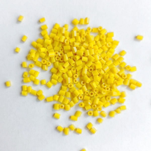 Бисер рубчик 3 мм. (цвет: желтый 29r)